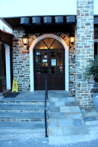 Η πρόσοψη ή η είσοδος του Makedonia Hotel 