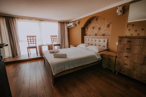 Un pat sau paturi într-o cameră la Orbi Residence Hotel Official