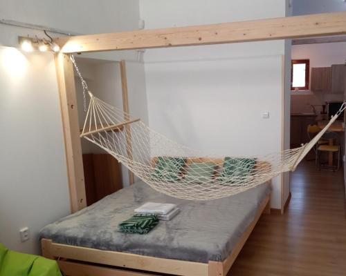 Postel nebo postele na pokoji v ubytování Apartment pod hradem Loket