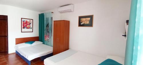 Katil atau katil-katil dalam bilik di Apartments Edita