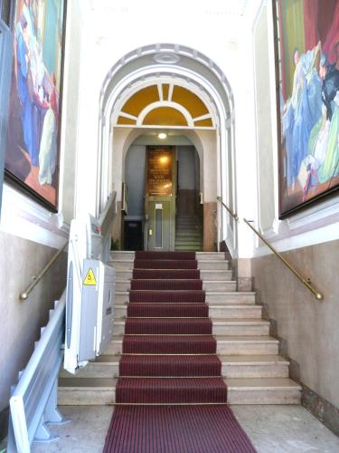 Cambridge Hotel