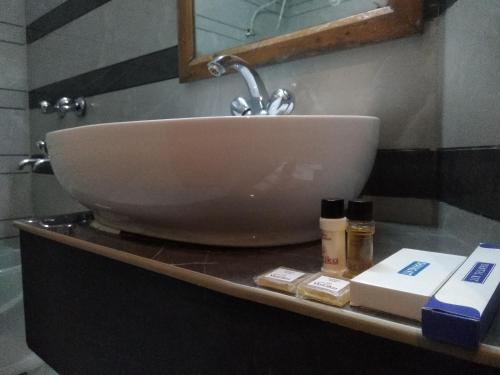 Un baño de Hotel Vatika - the riverside resort