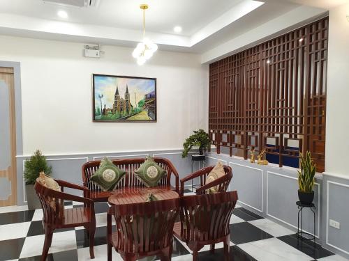 a dining room with a table and chairs at USABAI Riverside Boutique Hotel in Chanthaburi
