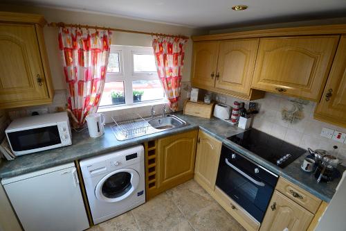 A kitchen or kitchenette at Village Cottage Bushmills 