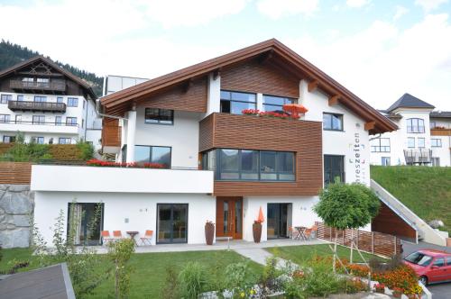 a house with white walls and wood at 4 Jahreszeiten in Fiss