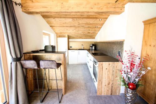 Kuchyň nebo kuchyňský kout v ubytování Enzian Wohnung B