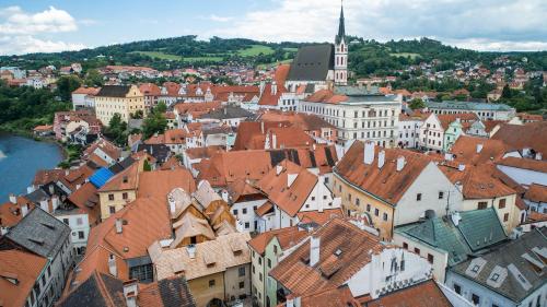 an aerial view of a town with buildings at Hotel U Malého Vitka in Český Krumlov