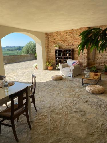 a living room with a couch and a table at Tenuta Le More in Calosso