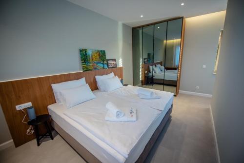 Posteľ alebo postele v izbe v ubytovaní Villa Fire a luxury villa in Imotski, wellness oasis