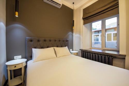 a bedroom with a large bed and a window at DayFlat Apartments Maidan Area in Kyiv