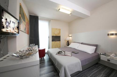 Gallery image of Happy Hotel Atelier Gardone Riviera Centro & Beach in Gardone Riviera
