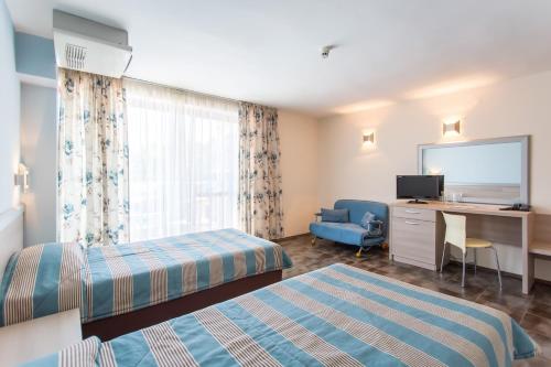Hotel Longoza - All Inclusive tesisinde bir odada yatak veya yataklar