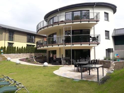 a large building with a table in front of it at KAMA Ferienhäuser Haus Karola in Wendisch Rietz