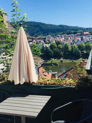 a white umbrella sitting on top of a table at Natur und Neckarblick bei Heidelberg in Hirschhorn