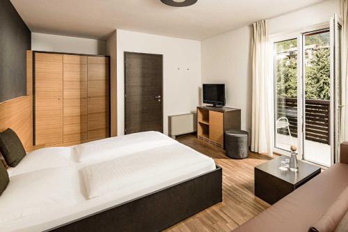 Postel nebo postele na pokoji v ubytování Hotel Traminerhof