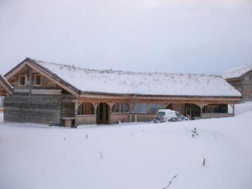 a log cabin with snow on the roof at Ker Peric in Saint-Pierre-dels-Forcats