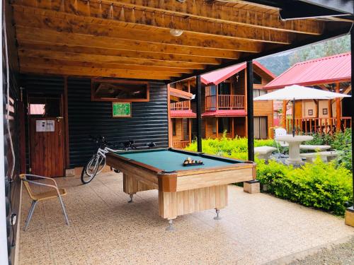 Clusia Lodge tesisinde bir bilardo masası