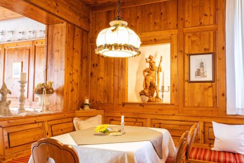 a dining room with a table and a chandelier at Landgasthof Sonne in Lauchheim