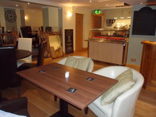 Gallery image of The London Inn in Cheltenham