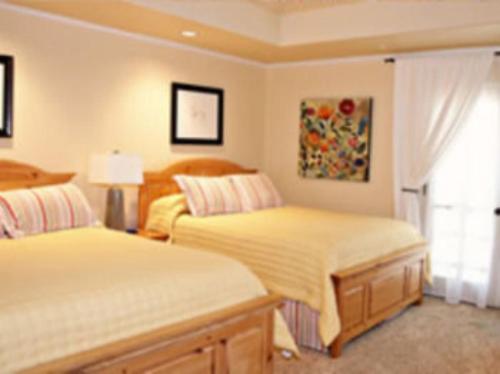 Ένα ή περισσότερα κρεβάτια σε δωμάτιο στο Live Oaks Bed and Breakfast