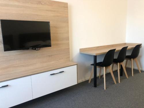 Μια τηλεόραση ή/και κέντρο ψυχαγωγίας στο MyMara 8 Apartman Bešenová