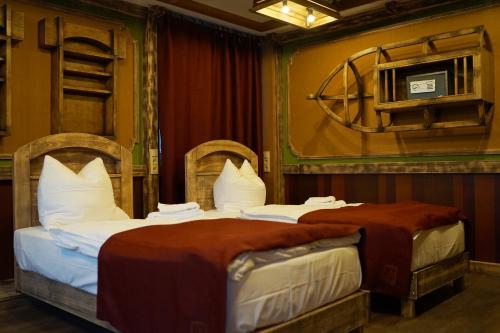 two beds in a hotel room with two bedsvisor at Aparthotel MyCologne in Cologne