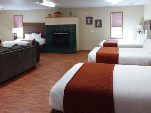 Postel nebo postele na pokoji v ubytování Nisqually Lodge
