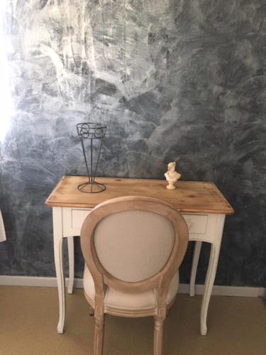 a wooden table with a chair and a desk with a chair at lamaison-d'ose in Romans