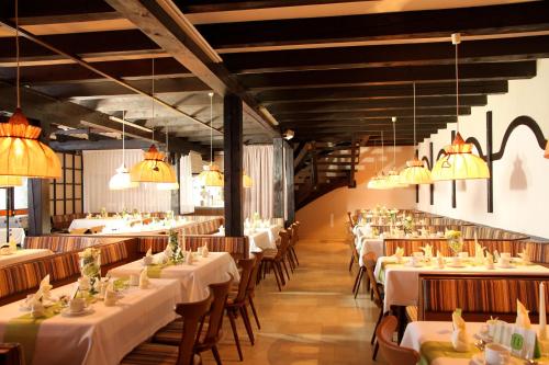 Restorāns vai citas vietas, kur ieturēt maltīti, naktsmītnē Landgasthof Fischer Veri