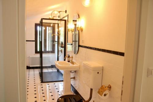 Kúpeľňa v ubytovaní Villa La Mura - Luxury Pool by the Vineyard