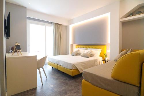 Postel nebo postele na pokoji v ubytování J Luxury Home