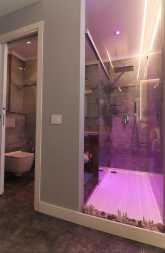 Koupelna v ubytování J Luxury Home