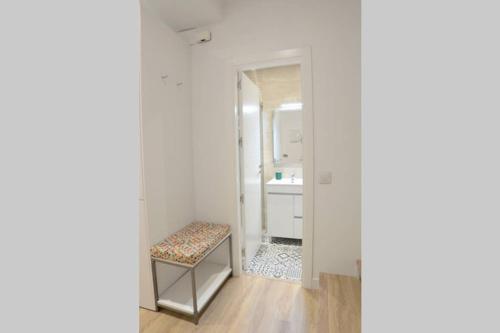 a bathroom with a mirror and a bench in it at VUT La Casa del Recreo in Ávila