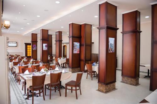 A restaurant or other place to eat at Jewel Port Said Hotel