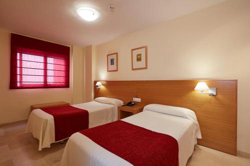 Cama ou camas em um quarto em Aparthotel Milord's Suites