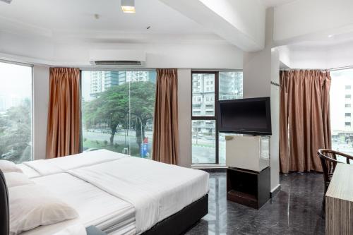 Subang Park Hotel tesisinde bir odada yatak veya yataklar