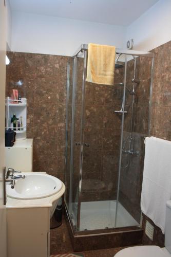 a bathroom with a shower and a sink at Vista Mar in Caniço