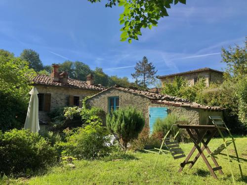 an old stone house with a blue door at La FIABA in Castellina in Chianti