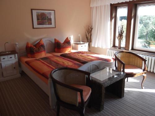 Un pat sau paturi într-o cameră la Pension Waldhof