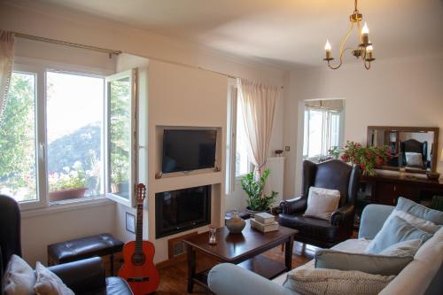 Khu vực ghế ngồi tại Lorantina House_ Holidays in Corfu