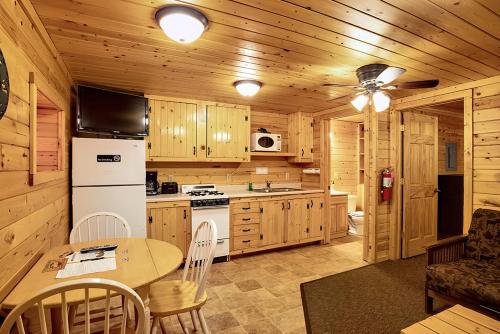 Η κουζίνα ή μικρή κουζίνα στο Big River Escape Riverside Cabins