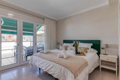 a bedroom with a large bed and a balcony at Amarre Moon in Puerto de Mogán