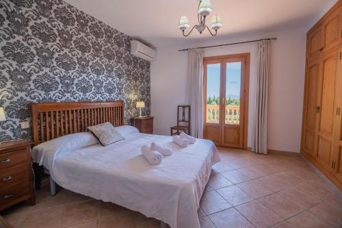 a bedroom with a bed with two towels on it at G324 Vela 1 by Mallorca Villa Selection in Muro
