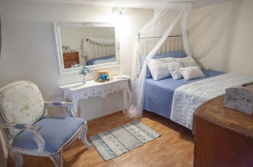 Postel nebo postele na pokoji v ubytování Lorantina Luxury Sea View Holiday House close to Barbati & Ipsos Beach with Starlink WiFi