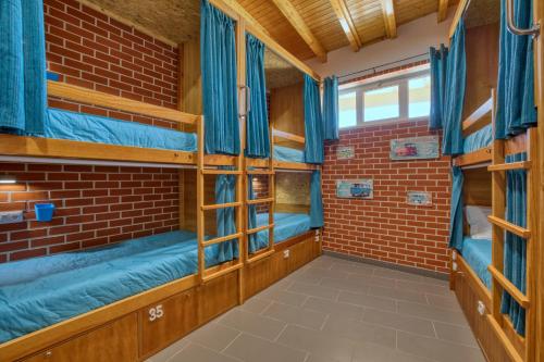 Cama ou camas em um quarto em Sagres Sun Stay - Surf Camp & Hostel