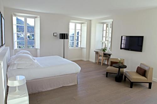 Кровать или кровати в номере Aethos Corsica