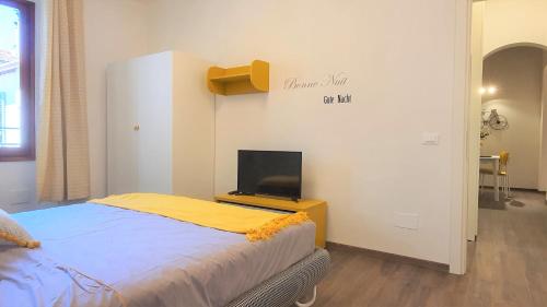 Elegant Yellow Apartment In San Gallo Firenze