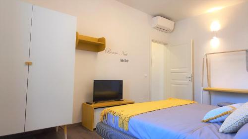 Elegant Yellow Apartment In San Gallo Firenze
