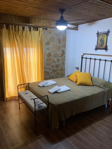 A bed or beds in a room at Alojamiento Rural El Chorrillo