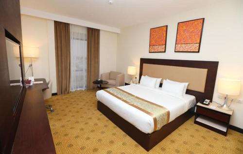 מיטה או מיטות בחדר ב-Khabti Grand Hotel